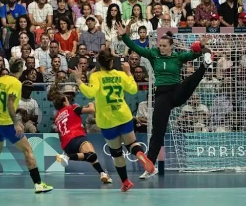 Imagem do post Na estreia do handebol feminino, Seleção Brasileira atropela a Espanha