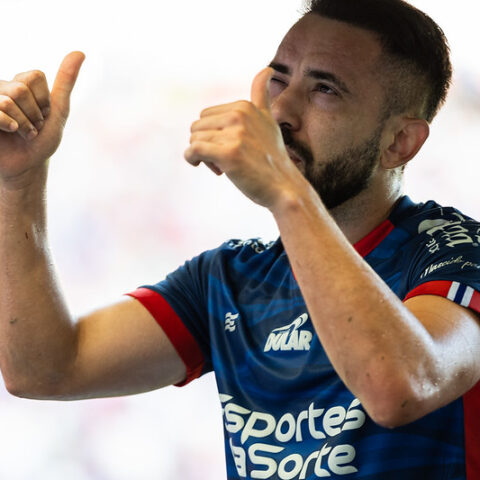 Imagem do post Mulher de Éverton Ribeiro tranquiliza torcida: “Nada grave”