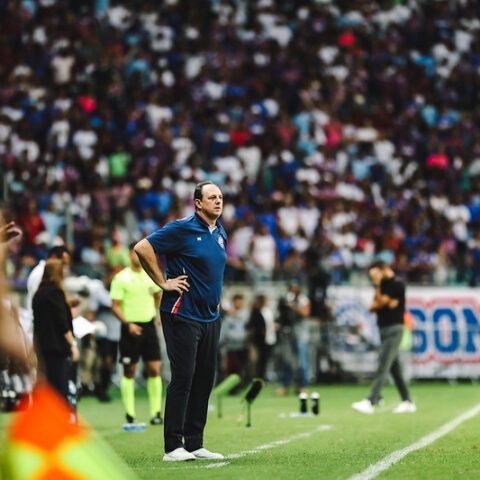 Imagem do post Rogério Ceni exalta goleiro do Botafogo e cita melhora do Bahia após mudanças