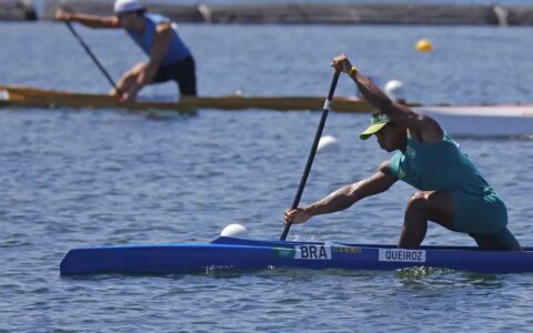 Imagem do post Isaquias Queiroz avança direto à semifinal da canoa individual