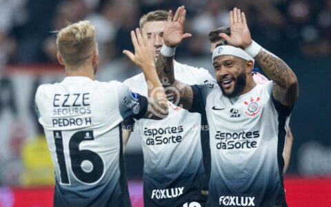 Imagem do post Com direito a assistência de Depay, Corinthians avança às semifinais da Sul-Americana