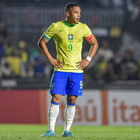 Imagem do post Vitor Roque cita frustração no Barcelona
