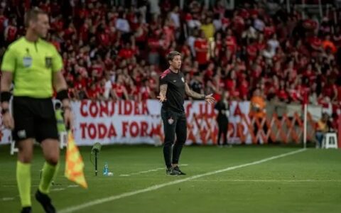 Imagem do post “O detalhe que fez a diferença”, diz Carpini após derrota do Vitória diante do Internacional