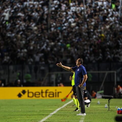 Imagem do post Após primeiro tempo abaixo, Ceni aponta para mudanças: “Tudo tem limite”