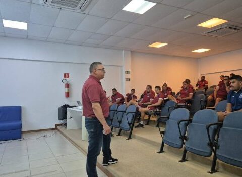 Imagem do post Técnicos da base do Bahia recebem palestra no Programa de Formação Continuada