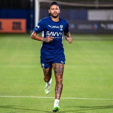 Imagem do post Após um ano, Neymar volta aos campos nesta segunda (21)