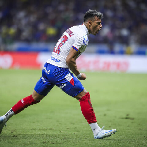 Imagem do post Lucho fala sobre titularidade e projeta partida contra o São Paulo