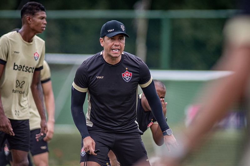 Vitória encerra preparação para jogo contra o Athlético-PR; time terá mudanças