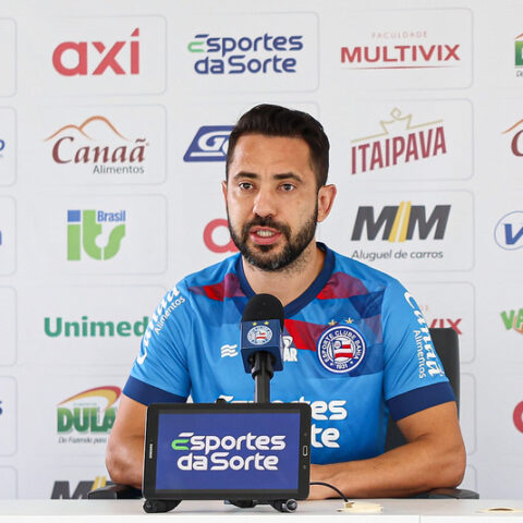 Imagem do post Everton Ribeiro elogia Ceni, fala sobre briga por Libertadores e cita oscilação do Bahia