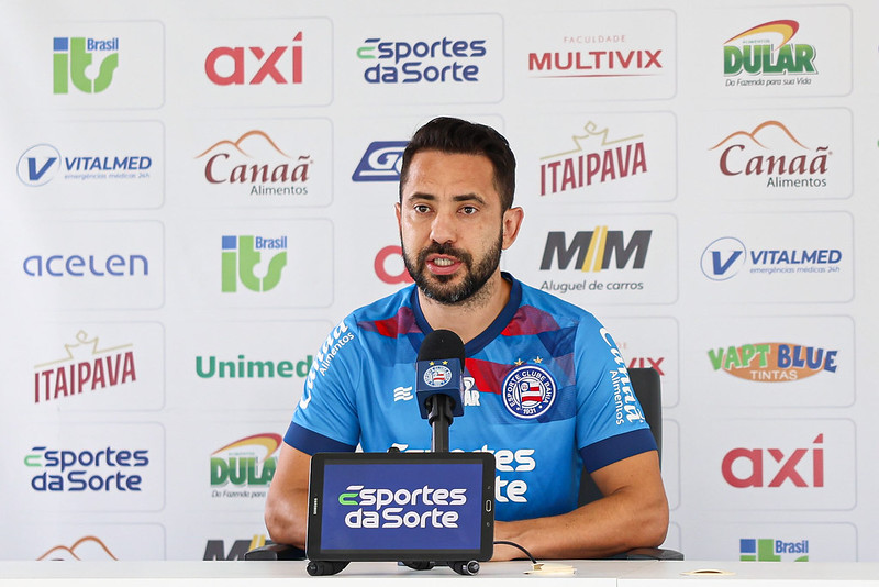 Everton Ribeiro elogia Ceni, fala sobre briga por Libertadores e cita oscilação do Bahia