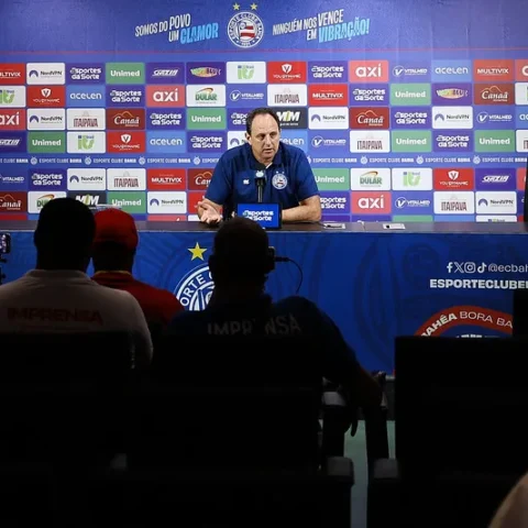 Imagem do post “Falta muitas vezes malícia”, diz Ceni sobre a cobrança de falta de Veiga que resultou em gol