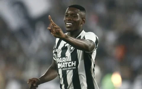 Imagem do post Botafogo tem dois jogadores suspensos que não encaram o Vitória na próxima rodada