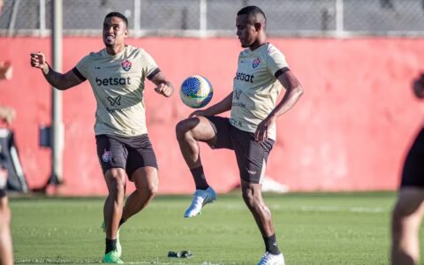 Imagem do post “Vontade de fazer gol é grande”, diz Carlos Eduardo que vive bom momento no Vitória