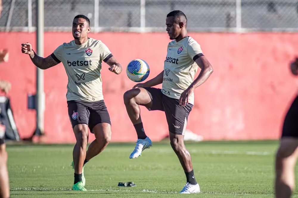 “Vontade de fazer gol é grande”, diz Carlos Eduardo que vive bom momento no Vitória