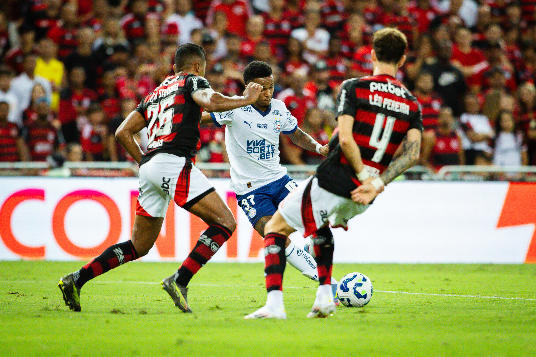 Com time misto, Bahia perde para o Flamengo e encerra sequência de vitórias no Brasileirão