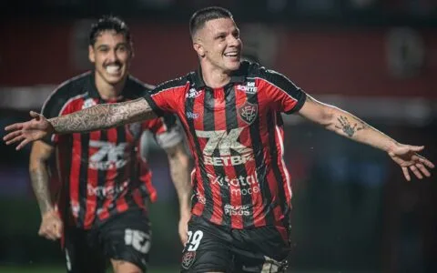 Imagem do post Kayzer brilha na estreia, marca dois gols e revela drama antes da virada do Vitória contra o Vasco