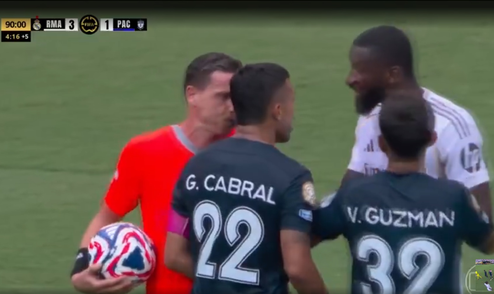 Polêmica no Mundial: Árbitro abre protocolo antirracismo após denúncia de jogador do Real contra zagueiro do Pachuca