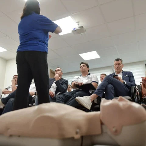 Imagem do artigo CBF qualifica mais de 100 médicos em treinamento pioneiro para emergências cardiovasculares