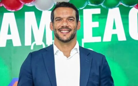 Imagem do artigo “Pedi para parar a produção”, diz Samir Xaud sobra camisa vermelha na Seleção Brasileira