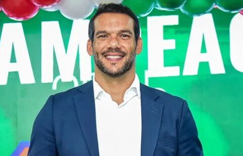 Imagem do artigo “Pedi para parar a produção”, diz Samir Xaud sobra camisa vermelha na Seleção Brasileira