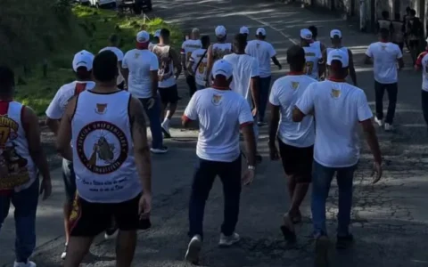 Imagem do artigo Torcida organizada do Vitória fica “frente a frente” com jogadores no Barradão