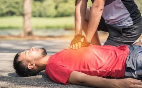 Imagem do artigo Campanha no Barradão alerta sobre morte súbita em estádios; saiba como agir e salvar vidas