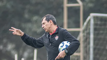 Imagem do artigo Carille cita falta de malandragem do Vitória para segurar resultado