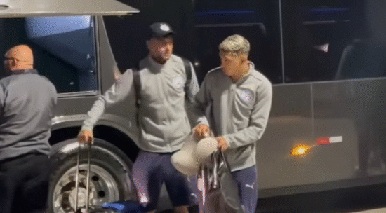 Imagem do artigo Erick Pulga é flagrado com o elenco do Bahia na chegada em São Paulo
