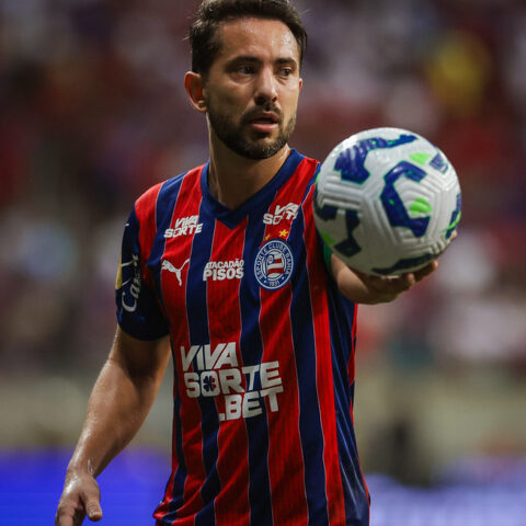 Imagem do artigo Bahia abre o placar, mas leva virada em jogo quente no Brasileirão