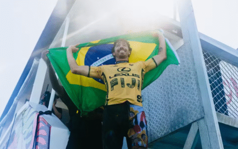 Imagem do artigo Yago Dora faz história e conquista título mundial da WSL