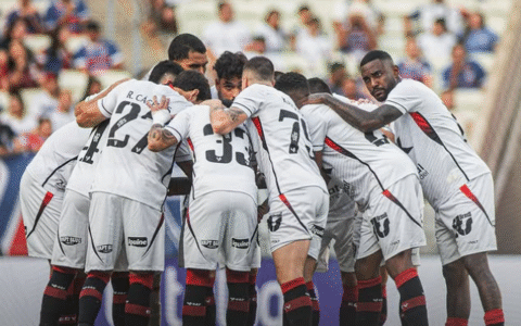 Imagem do artigo Vitória tropeça feio após pausa e segue no Z-4 do Brasileirão