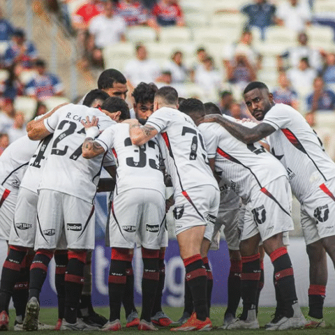 Imagem do artigo Vitória tropeça feio após pausa e segue no Z-4 do Brasileirão