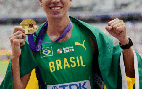 Imagem do artigo Caio Bonfim ultrapassa lenda do atletismo e faz história no Mundial