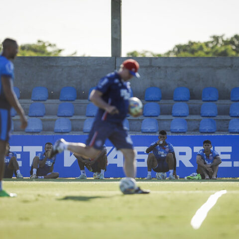 Imagem do artigo Saiba a gravidade das lesões de Sanabria e Gilberto; Everto Ribeiro treina com bola