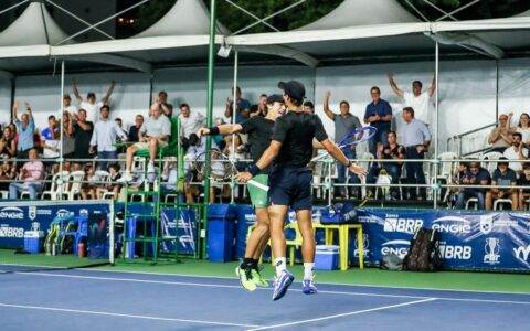 Imagem do artigo Brasileiro Schiessl elimina Tsitsipas no M25 de Salvador (BA) . Baianos derrubam favoritos nas duplas