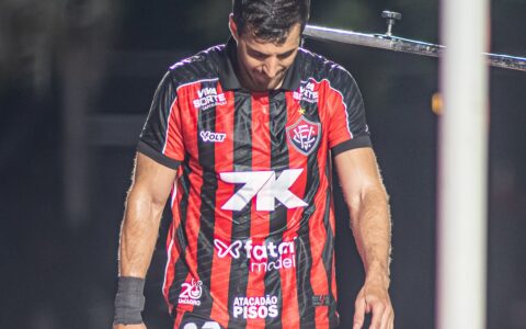 Imagem do artigo Vitória lidera ranking de expulsões no Brasileirão 2025