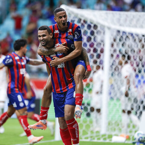 Imagem do artigo Bahia vira e enlouquece a Fonte Nova com vitória épica