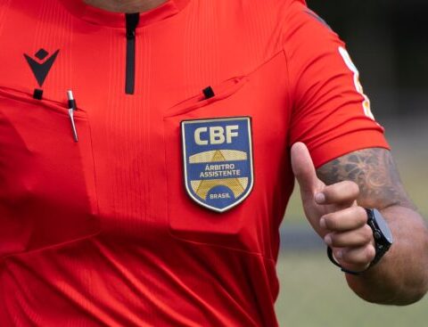 Imagem do artigo Confira a arbitragem dos jogos de Bahia e Vitória neste final de semana