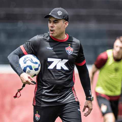 Imagem do artigo Vitória anuncia renovação de contrato do técnico Jair Ventura