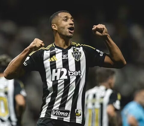 Imagem do artigo Atlético-MG está próximo de acertar a permanência do zagueiro Victor Hugo