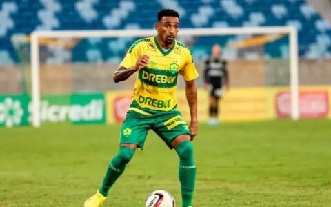 Imagem do artigo Vitória anuncia novo lateral e vê atacante desejado ficar cada vez mais longe da Toca do Leão