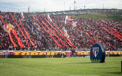 Imagem do artigo “Chão puro”: presidente da Juazeirense detona gramado do Barradão e cobra Vitória