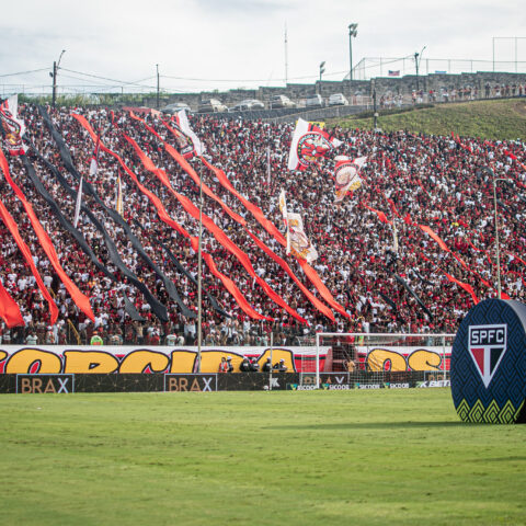 Imagem do artigo “Chão puro”: presidente da Juazeirense detona gramado do Barradão e cobra Vitória