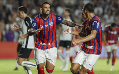 Imagem do artigo Bahia vira sobre o Corinthians e estreia com triunfo no Brasileirão