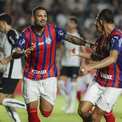 Imagem do artigo Bahia vira sobre o Corinthians e estreia com triunfo no Brasileirão