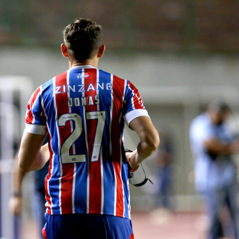 Imagem do artigo Ex-Bahia joga no sacrifício, marca gol e leva prêmio de melhor em campo