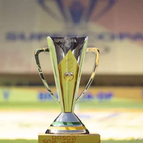 Imagem do artigo CBF aumenta premiação para Flamengo e Corinthians na Supercopa