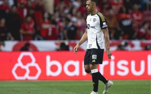 Imagem do artigo Atlético-MG se antecipa ao Bahia e confirma permanência de Vitor Hugo para 2026