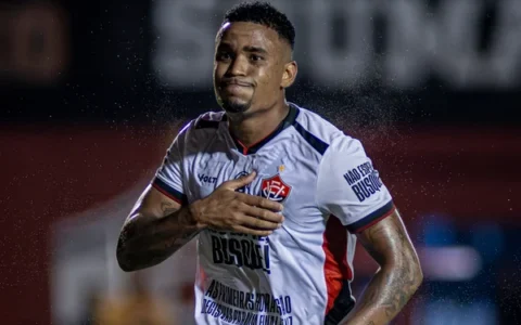 Imagem do artigo Disputa de gigantes: ex-artilheiro do Vitória vira alvo de Inter e Fluminense