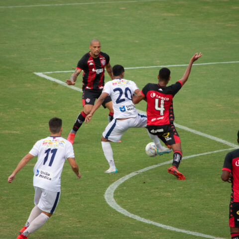 Imagem do artigo Clássico decisivo no Barradão: Vitória pode disparar no G-4 e Bahia de Feira joga contra o risco